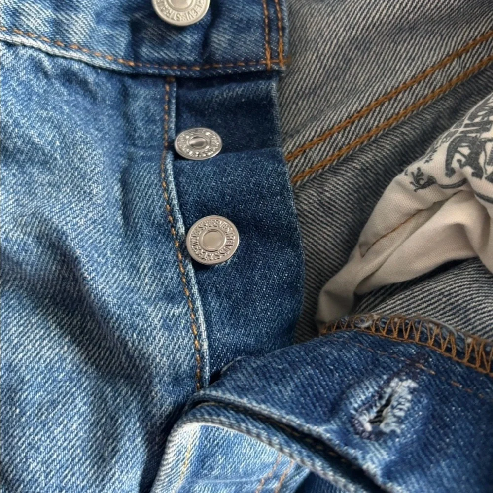 Levi's 501 Original Fit Cutoff Denim Shorts Distressed Blue Size 29 - Picture 4 of 11
